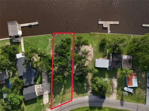 1828 Creekside Dr, Sargent, TX 77414