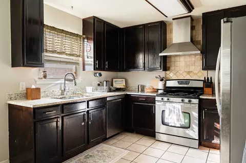 450 Biscayne St, Giddings, TX 78942