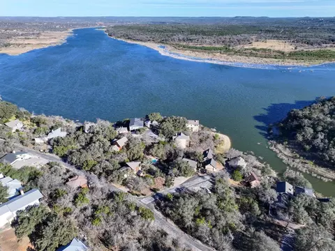102 Coventry Coventry Rd, Spicewood, TX 78669