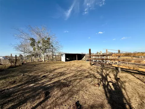 Exterior - 685 Fox Ln, Lockhart, TX 78644 photo 15 of 17