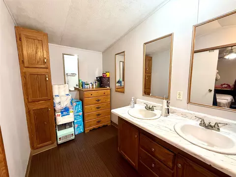 Bath - 685 Fox Ln, Lockhart, TX 78644 photo 2 of 3