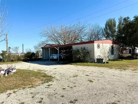 Exterior - 685 Fox Ln, Lockhart, TX 78644 photo 2 of 17