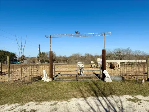 Exterior - 685 Fox Ln, Lockhart, TX 78644 photo 8 of 17