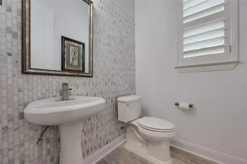 Bath - 328 Ringtail Stream Dr, Austin, TX 78738 photo 4 of 8
