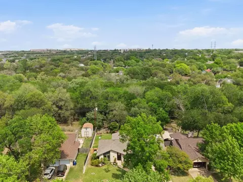910 River Oaks Dr, Austin, TX 78753