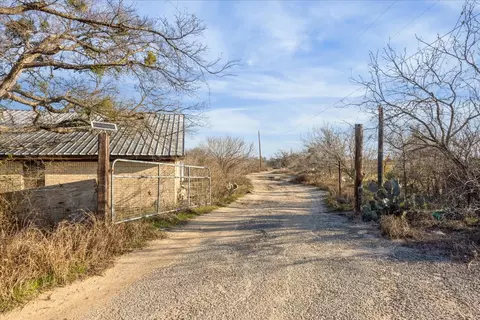 4975 E Highway 71 Hwy E, Del Valle, TX 78617