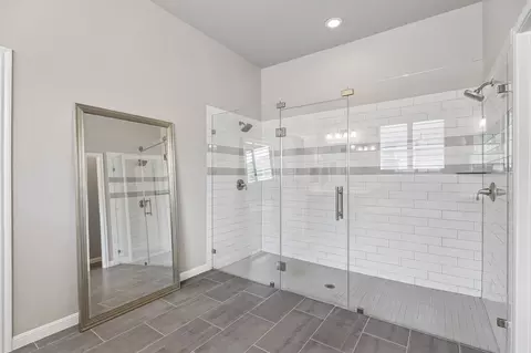 Bath - 129 Ridgeview Ct, Georgetown, TX 78628 photo 2 of 5