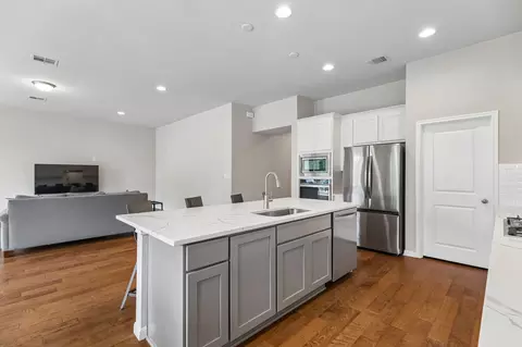 Kitchen - 129 Ridgeview Ct, Georgetown, TX 78628 photo 4 of 5