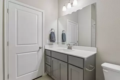 Bath - 129 Ridgeview Ct, Georgetown, TX 78628 photo 3 of 5