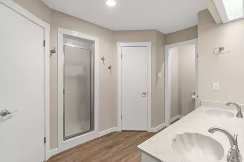 Bath - 404 Hunt Ln, Buda, TX 78610 photo 3 of 4