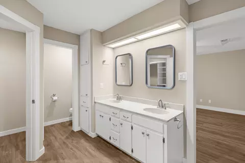 Bath - 404 Hunt Ln, Buda, TX 78610 photo 4 of 4