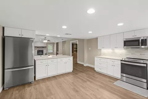 Kitchen - 404 Hunt Ln, Buda, TX 78610 photo 4 of 4