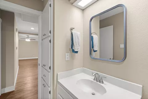 Bath - 404 Hunt Ln, Buda, TX 78610 photo 2 of 4