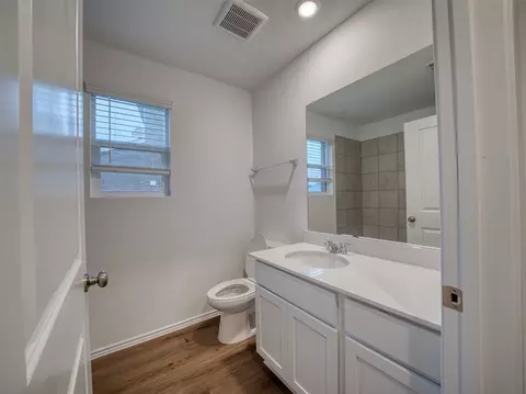 Bath - 407 Avre Loop, Kyle, TX 78640 photo 1 of 3