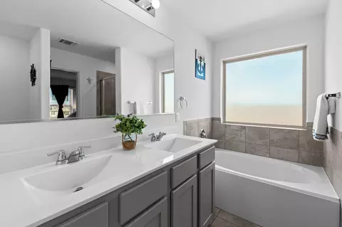 Bath - 576 Greatest Gift Way, Jarrell, TX 76537 photo 1 of 5