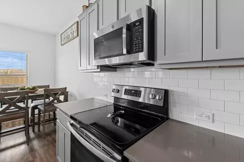 Kitchen - 576 Greatest Gift Way, Jarrell, TX 76537 photo 6 of 7