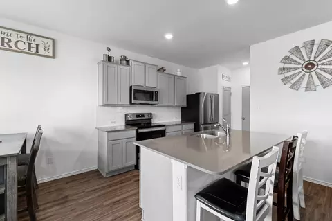 Kitchen - 576 Greatest Gift Way, Jarrell, TX 76537 photo 5 of 7