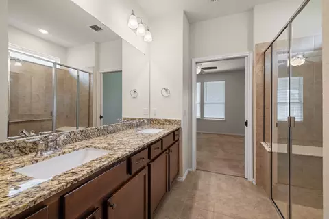 Bath - 716 Kitty Hawk Rd, Georgetown, TX 78633 photo 2 of 3