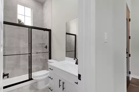 Bath - 321 Ridgewell Loop, Georgetown, TX 78633 photo 1 of 4