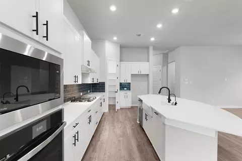 Kitchen - 321 Ridgewell Loop, Georgetown, TX 78633 photo 2 of 2
