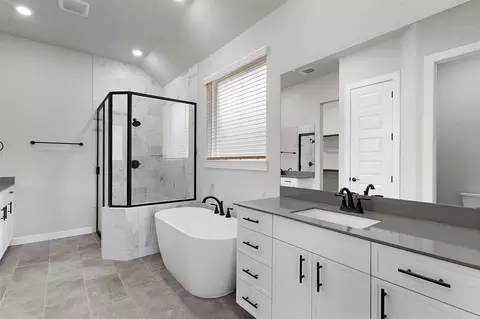 Bath - 321 Ridgewell Loop, Georgetown, TX 78633 photo 3 of 4