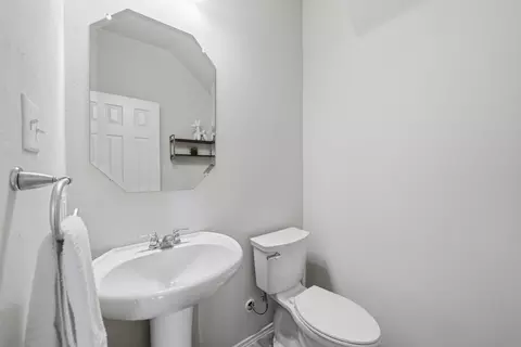 Bath - 129 Sundown Ave, Buda, TX 78610 photo 2 of 3