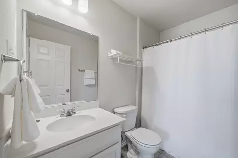 Bath - 129 Sundown Ave, Buda, TX 78610 photo 3 of 3