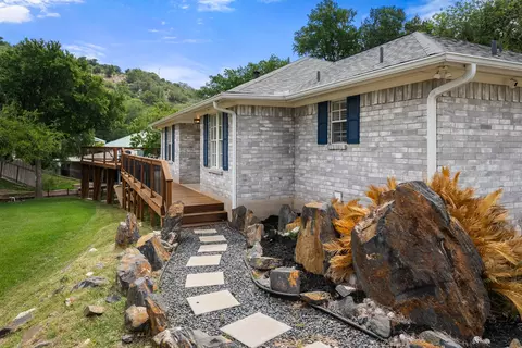 305 Mountain Vw, Sunrise Beach, TX 78643