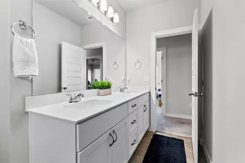 Bath - 156 Appleberry Ln, Elgin, TX 78621 photo 4 of 4