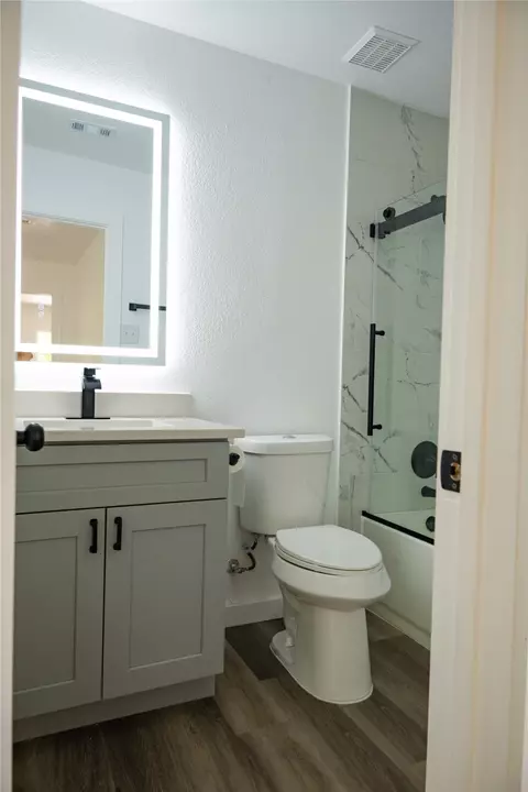 Bath - 303 Greener Dr, Leander, TX 78641 photo 4 of 5