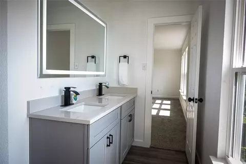 Bath - 303 Greener Dr, Leander, TX 78641 photo 3 of 5