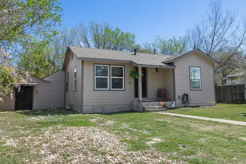 823 Hickory St, Rockdale, TX 76567