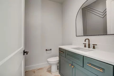 Bath - 4127 E 12th St #1, Austin, TX 78721 photo 1 of 6