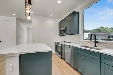 Kitchen - 4127 E 12th St #1, Austin, TX 78721 photo 3 of 4