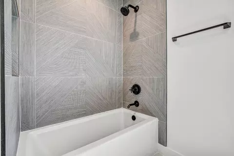 Bath - 4127 E 12th St #1, Austin, TX 78721 photo 6 of 6