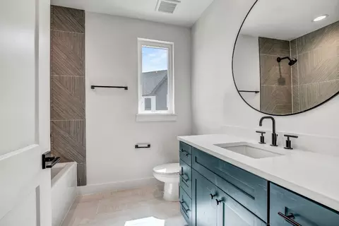 Bath - 4127 E 12th St #1, Austin, TX 78721 photo 5 of 6