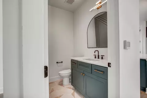 Bath - 4127 E 12th St #1, Austin, TX 78721 photo 2 of 6