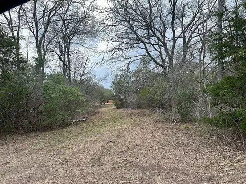 303 Fm 609 Rd, Flatonia, TX 78941