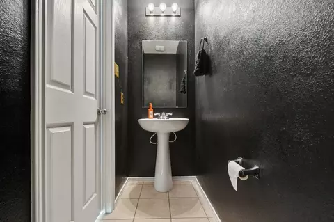 Bath - 185 Katie Elder Dr, Jarrell, TX 76537 photo 3 of 5