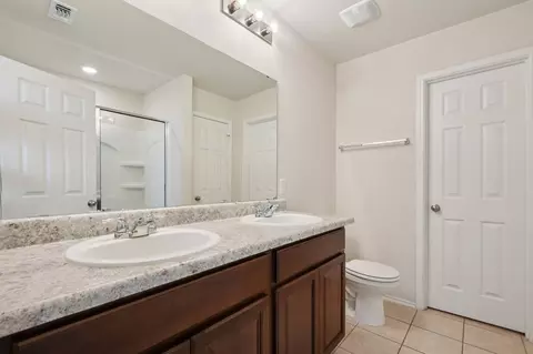 Bath - 185 Katie Elder Dr, Jarrell, TX 76537 photo 4 of 5