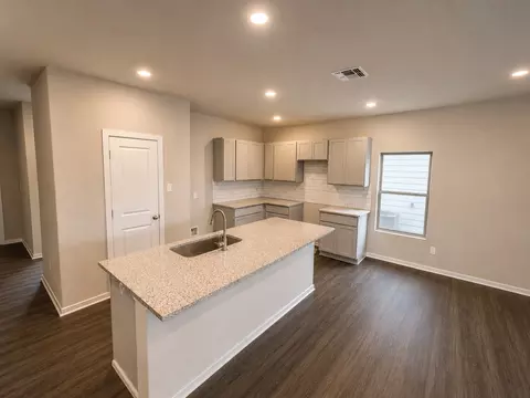 Kitchen - 172 Wind Hl, Jarrell, TX 76537 photo 2 of 2