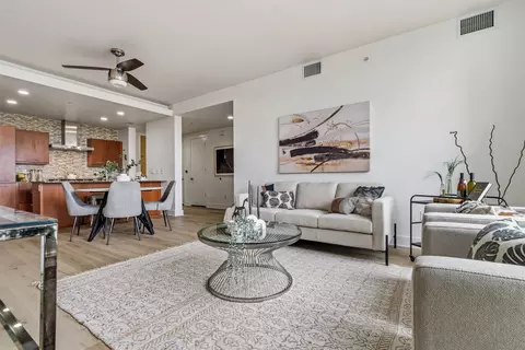 210 Lee Barton Dr #517, Austin, TX 78704
