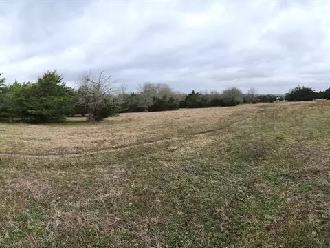 176 Ike Ln, Brenham, TX 77833