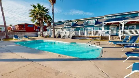 131 W White Ave #D, Port Aransas, TX 78373