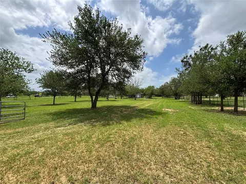 916 Rolling Oaks Dr, Luling, TX 78648 photo 12