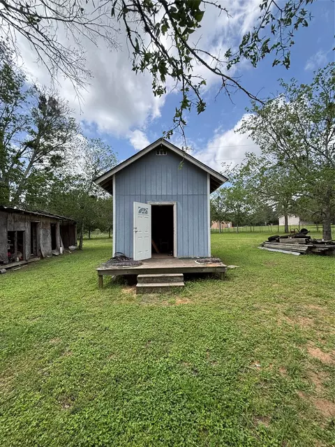 916 Rolling Oaks Dr, Luling, TX 78648 photo 6