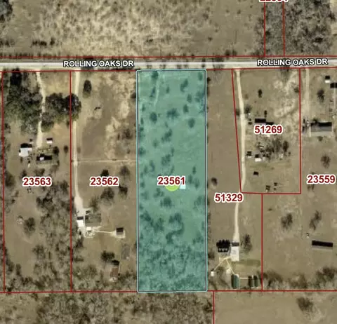916 Rolling Oaks Dr, Luling, TX 78648 photo 2