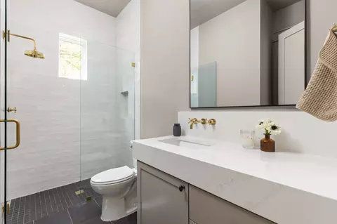 Bath - 2503 E 18th St, Austin, TX 78702 photo 6 of 8