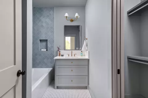 Bath - 2503 E 18th St, Austin, TX 78702 photo 4 of 8