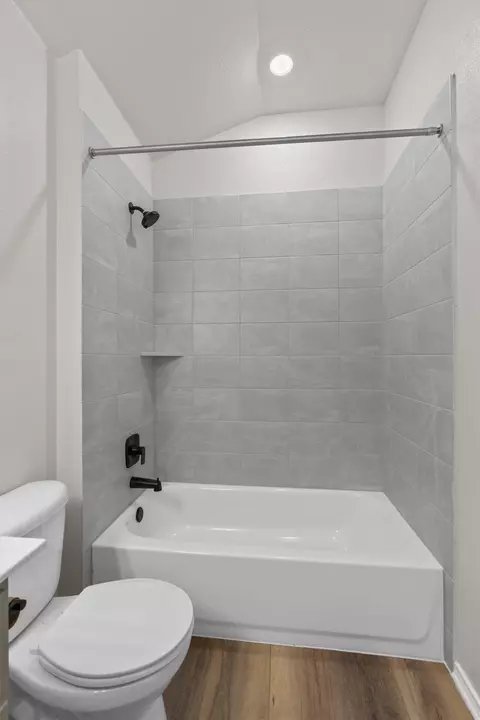 Bath - 4712 Pell Rd, Manor, TX 78653 photo 5 of 5